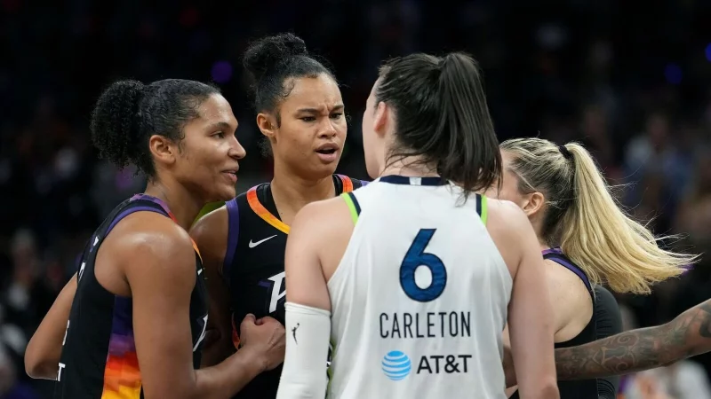 Mercury-Star Satou Sabally (M) war in der Schlussphase nicht zu stoppen. - &copy; Ross D. Franklin/AP/dpa