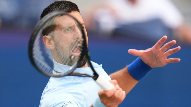 Djokovic musste gegen den jungen Amerikaner Svajda einen Satz-Rückstand wettmachen. - © Kirsty Wigglesworth/AP/dpa