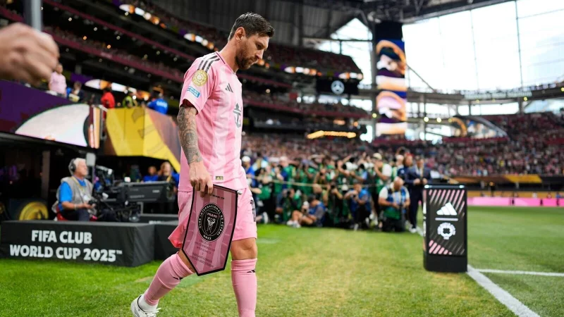 Ein glanzloser Abgang von der Club-WM-Bühne: Lionel Messi. - © Mike Stewart/AP/dpa