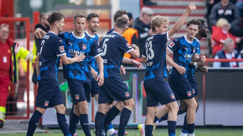 Rund um das Bundesligaspiel kam es zu einem Polizeieinsatz. - © Andreas Gora/dpa