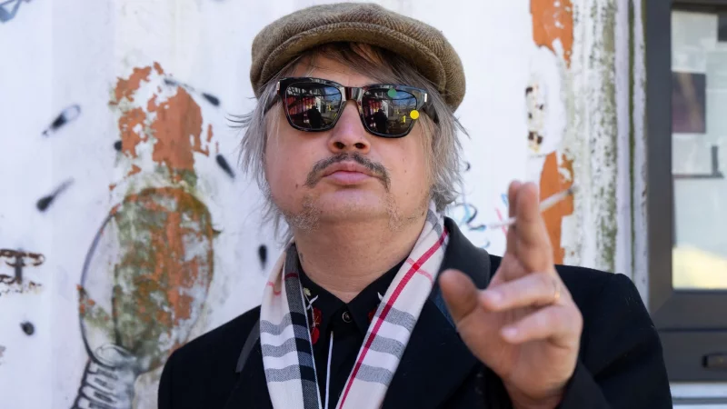 Dass Pete Doherty seine wilden Jahre mit Skandalen und Drogen-Abst&uuml;rzen &uuml;berlebt hat, wundert ihn selbst wohl am meisten. Und das feiert er nun. - &copy; Sven Hoppe/dpa