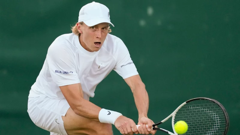 Emil Ruusuvuori schlug Topspieler wie Alexander Zverev - dann zog er sich über Monate von der Tour zurück. (Archivbild) - © Alberto Pezzali/AP/dpa