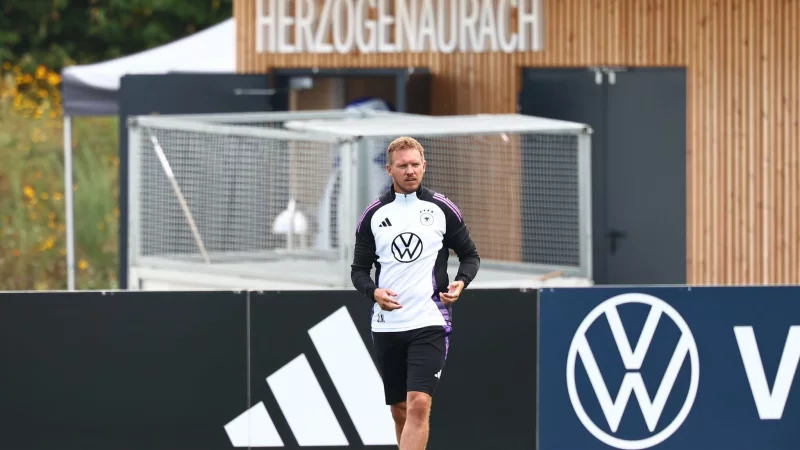 Im Homeground von DFB-Partner Adidas in Herzogenaurach wohnt und trainiert Bundestrainer Julian Nagelsmann wieder mit der Nationalmannschaft. - © Daniel Karmann/dpa