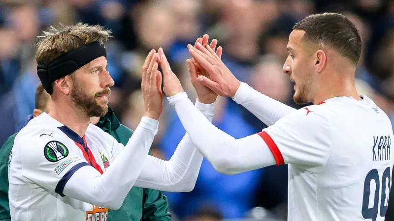 Guido Burgstaller (l) h&ouml;rt am Ende der Saison auf. - &copy; Max Slovencik/APA/dpa