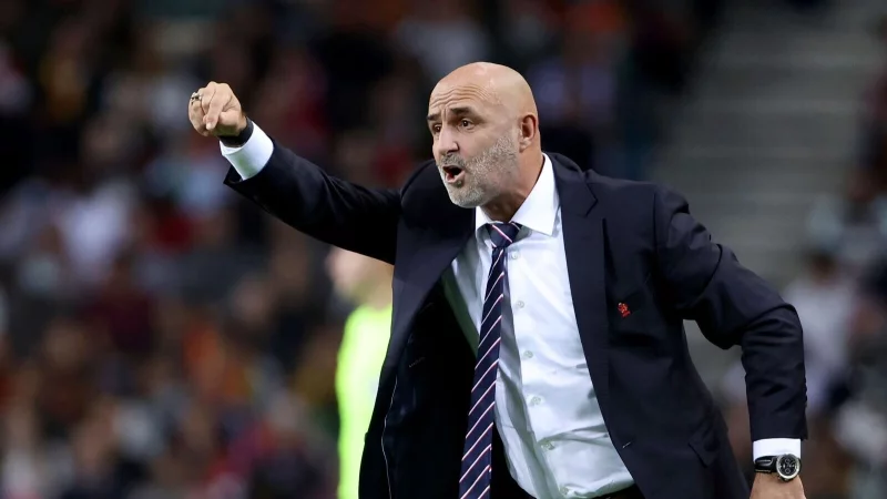 Polens Trainer Michal Probierz ist nach einem Streit mit Star-Fußballer Robert Lewandowski zurückgetreten. - © Luis Vieira/AP/dpa