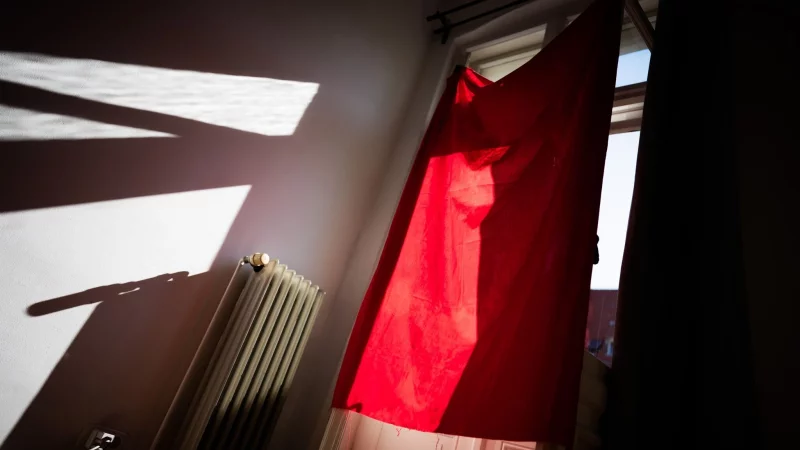 Hohe Temperaturen in der Wohnung können die Wohnqualität erheblich beeinträchtigen. - © -/dpa/dpa-tmn