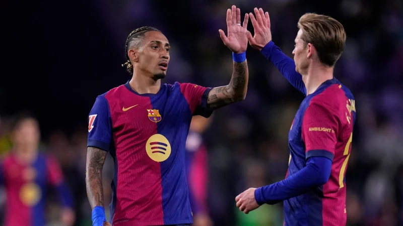 Torsch&uuml;tze zum 1:1: Raphinha (l). - &copy; Manu Fernandez/AP/dpa