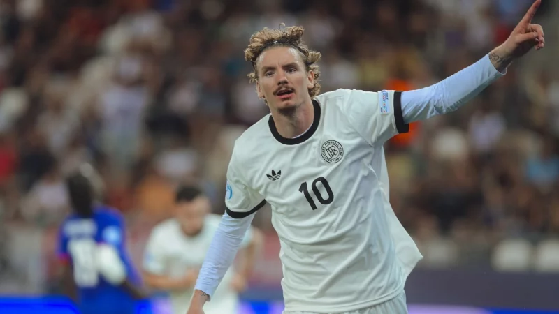 Jubelt Nick Woltemade bald im Trikot des FC Bayern? - © Robert Nemeti/dpa