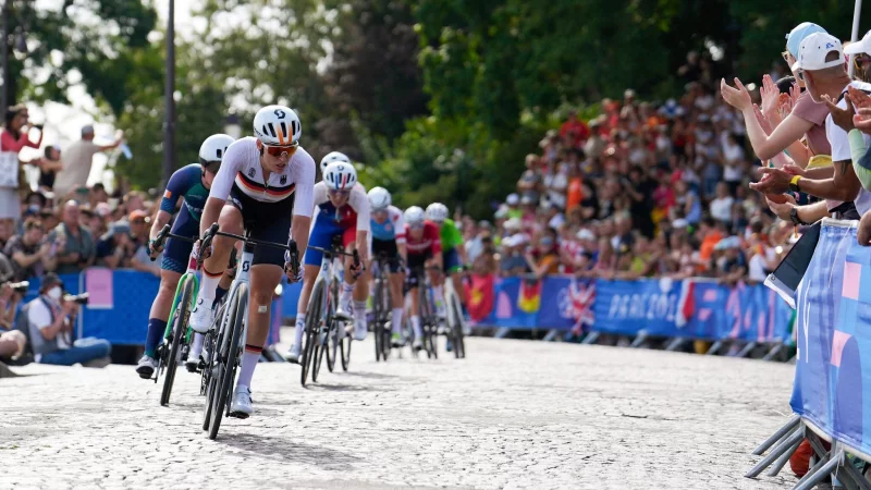Franziska Koch wurde erst vier Kilometer vor dem Ziel vom Hauptfeld eingeholt. - © Vadim Ghirda/AP/dpa
