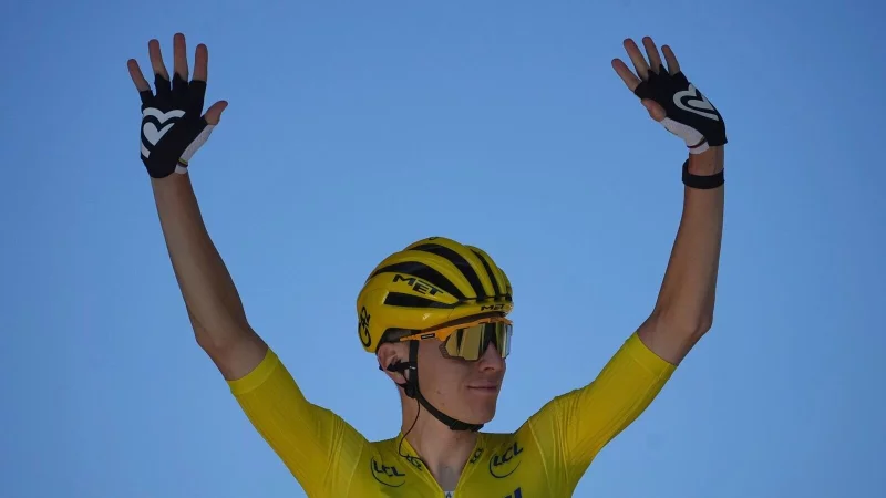 Plant Start bei der Vuelta: Rad-Superstar Tadej Pogacar. - &copy; Thibault Camus/AP/dpa