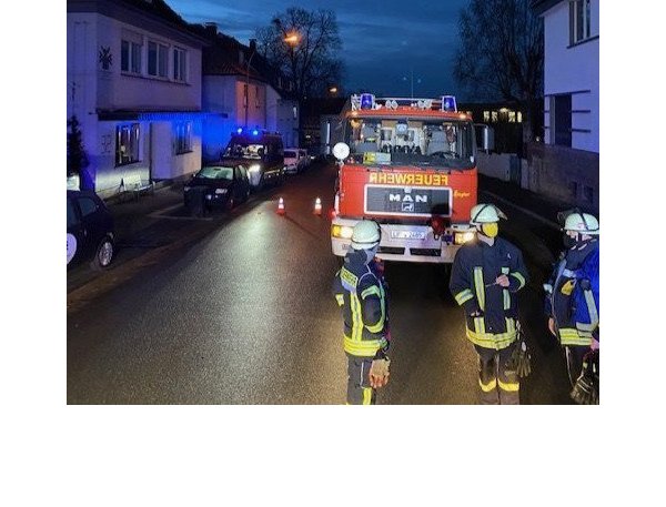 Zu einem Schornsteinbrand an der Bahnhofstraße ist die Feuerwehr Blomberg am Montagmorgen gerufen worden. - © Feuerwehr Blomberg