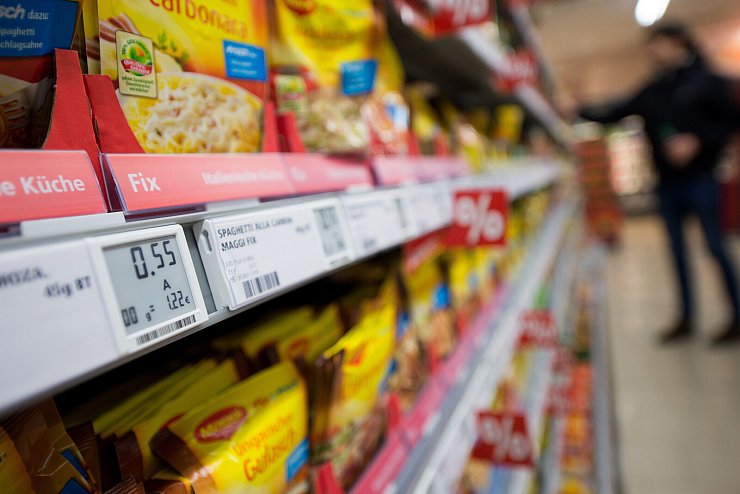 Digitale Preisschilder können oft fehlerhaft sein, warnt die Verbraucherzentrale. - © picture alliance / dpa