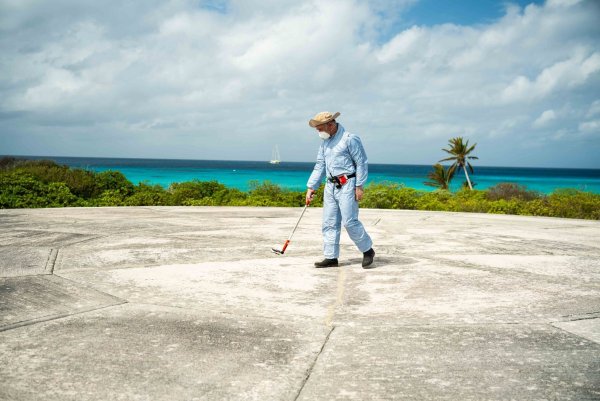 Strahlenexperten von Greenpeace sammelten kürzlich auf den Marshallinseln neue Daten. - © Chewy C. Lin/Greenpeace/dpa