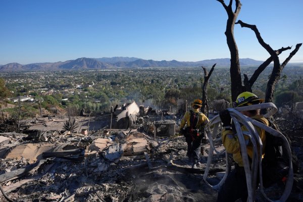 Zerstörungen durch das Mountain Fire im Süden Kaliforniens. - © Jae C. Hong/AP/dpa