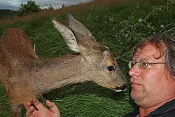 Robin Jähne auf Du mit den Tieren: Bei Dreharbeiten kommt es oft zu ganz besonderen Begegnungen… - © Robin Jaehne