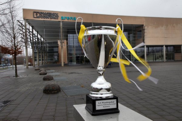 Darum geht's: Zwölf Mannschaften qualifizieren sich in der Zwischenrunde für das Finale, das am 13. Januar in der Lemgoer Phoenix-Contact-Arena ausgetragen wird. Der Gewinner darf den LZ-Cup für ein Jahr behalten. - © Bernhard Preuß