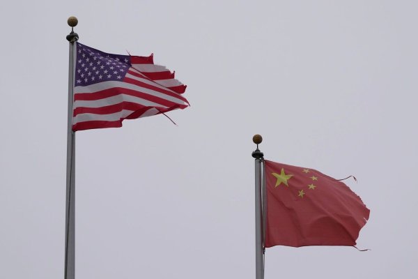 China und die USA einigten sich auf eine vorläufige Reduzierung der Zölle. (Symbolbild) - © Jeff Chiu/AP/dpa