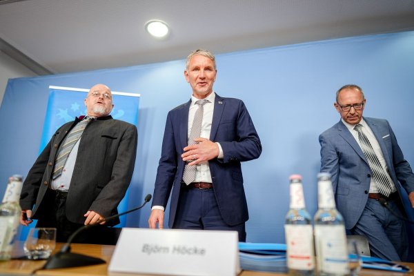 Höcke sieht Gutachten auch als wichtig für Rechtsstreit der Bundes-AfD. - © Kay Nietfeld/dpa