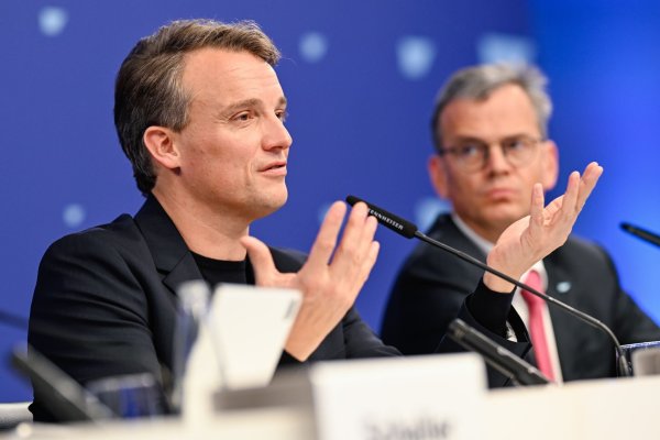 SAP-Chef Klein: Die angepeilte Quote von 40 Prozent in der Belegschaft werde aufgegeben, heißt es in einer internen E-Mail. (Archivbild) - © Uwe Anspach/dpa