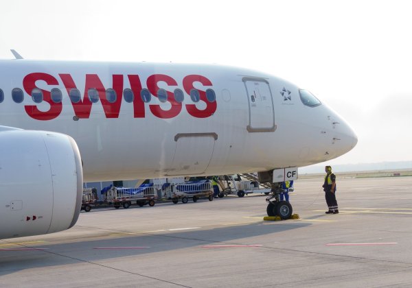 Personalengpass zwingt Swiss zu Flugstreichungen. (Archivbild) - © Andreas Arnold/dpa