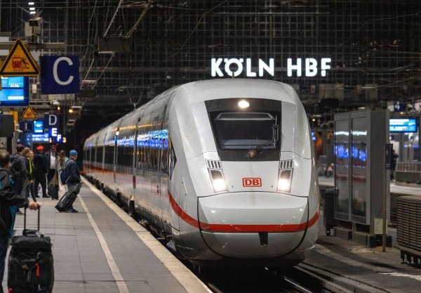 Die Deutsche Bahn war im April wieder besonders unpünktlich unterwegs. (Archivbild) - © Thomas Banneyer/dpa