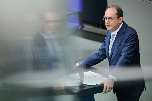 Im Bundestag erklären die Ministerinnen und Minister des Kabinetts von Kanzler Friedrich Merz (CSU) diese Woche ihre Pläne für die kommenden vier Jahre. - © Sebastian Christoph Gollnow/dpa
