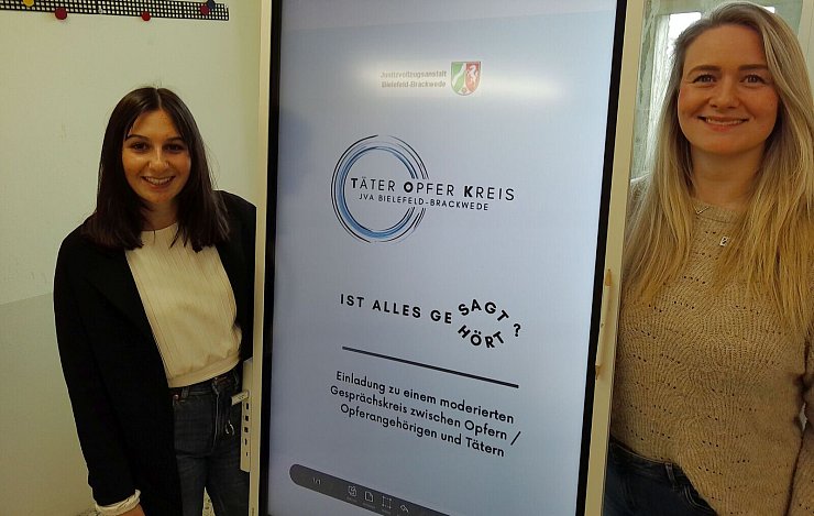 Die Verantwortlichen von Sozialdienst und Psychologischem Dienst stellen das ungewöhnliche Täter-Opfer-Projekt vor. - © JVA Brackwede