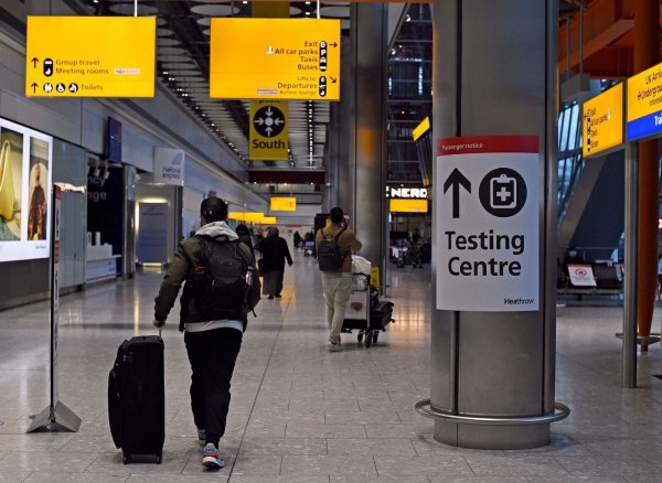 Terminal 5 am Londoner Flughafen Heathrow: Auch England hat eine Corona-Testpflicht für Reisende aus China eingeführt. - © Kirsty O\\\'connor/PA/dpa