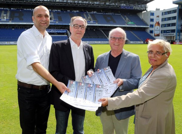 Bieten Freikarten für Flüchtlinge: Gerrit Meinke,Hans-Jürgen Laufer,
Norbert Wellmann und Gabriele Stillger (von links) - © Wolfgang Rudolf
