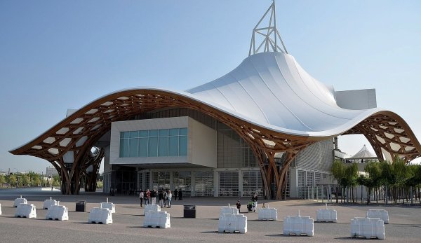 Die Kunstbanane hing seit dem 8. Mai im Centre Pompidou Metz. (Archivbild) - © Jörg Fischer/dpa
