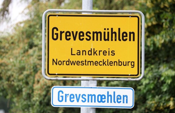 Den Ermittlern zufolge blieb das achtjährige Mädchen beim Vorfall in Grevesmühlen unverletzt. - © Bernd Wüstneck/dpa