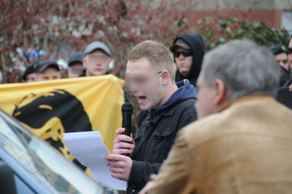 Redner: Der Vereinsvorsitzende bei einem Neonazi-Aufmarsch in Münster im Jahr 2012. - © Recherche Nord