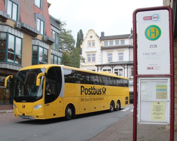 Auslaufmodell: Am kommenden Montag werden letztmalig gelbe Postbusse vom ZOB aus in Richtung Köln beziehungsweise Berlin starten. Wann Flixbus die Linie weiterführt, ist noch unklar. - © Dieter Asbrock