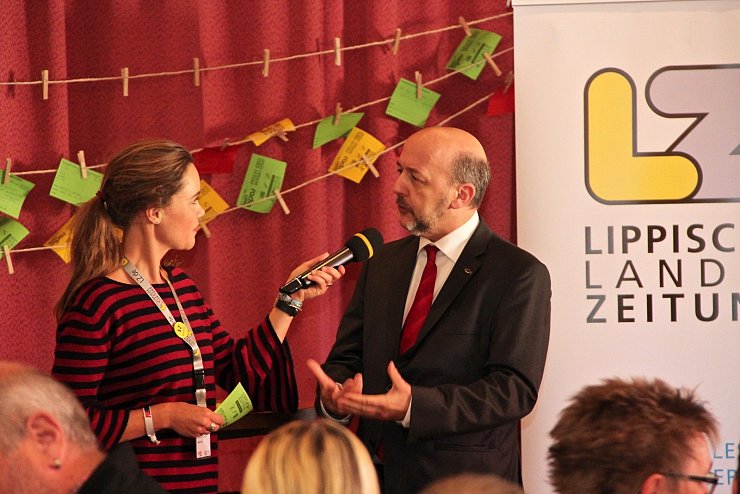 Das Dorfgespr&auml;ch in Lieme - &copy; Heidi Stork