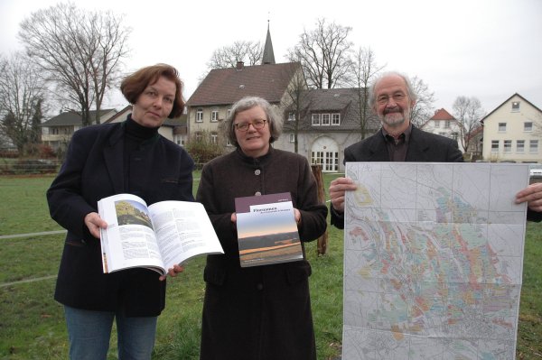 Haben ganze Arbeit geleistet: (von links) Annette Fischer, Dr. Birgit Meineke und Rudolf Havermeier. - © Manfred Brinkmeier