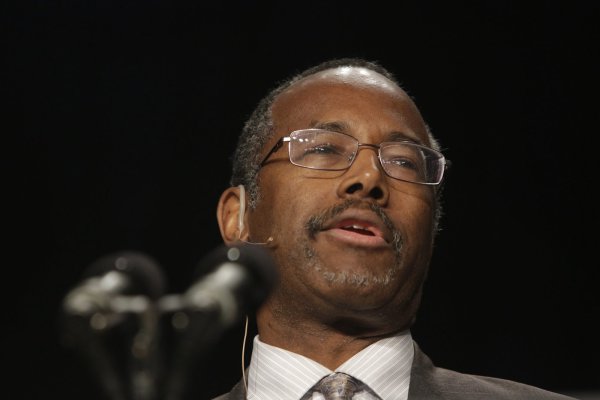 Ein Außenseiter holt mächtig auf: Neurochirurg Benjamin Carson will 2016 für die Republikaner in den Präsidentschaftswalkampf ziehen. - © dpa / picture alliance
