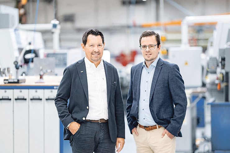 Günter B. Gödde (links) und Torsten Malischewski leiten die Fischer Mess- und Regeltechnik GmbH seit 2024 gemeinsam. - © Oliver Pracht