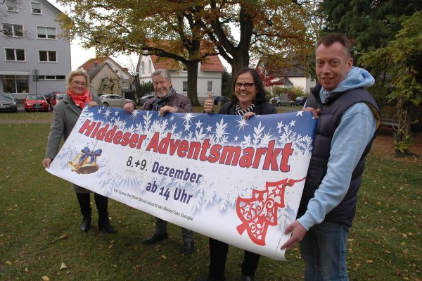 Gut gelaunt: (von links) Petra Gausmann (Heimatverein Hiddesen)m Friedhelm Wallbaum (Werbegemeinschaft Hiddesen), Pfarrerin Juliane Amt und Rafael Skarupke (Werbegemeinschaft Hiddesen). - © Manfred Brinkmeier