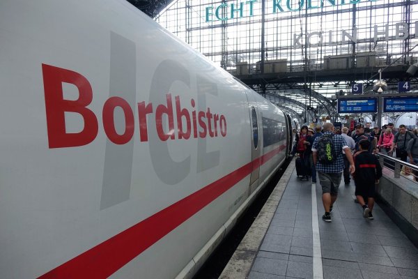 Das Angebot im Speisewagen der Deutschen Bahn ändert sich. - © picture alliance / ZB