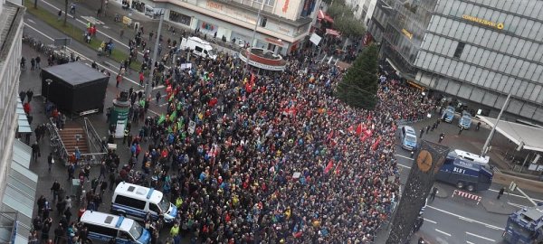 Viele Tausend Gegendemonstranten begegneten in Bielefeld rund 400 Neonazis. - © Sarah Jonek