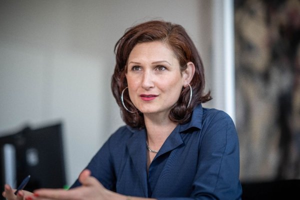 Altersdiskriminierung sei eines der «am meisten unterschätzten Diskriminierungsphänomene» in Deutschland, sagt die Antidiskriminierungsbeauftragte des Bundes, Ferda Ataman. - © Michael Kappeler/dpa