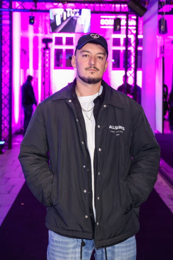 Rapper Montez erobert Spitze der AlbumCharts Musik LZ.de