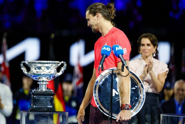 Alexander Zverev darf erneut keine Grand-Slam-Trophäe hochheben - © Frank Molter/dpa