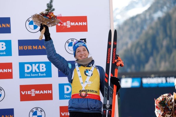 Zufrieden mit ihren Auftritten in Antholz: Franziska Preuß - © Alessandro Trovati/AP/dpa
