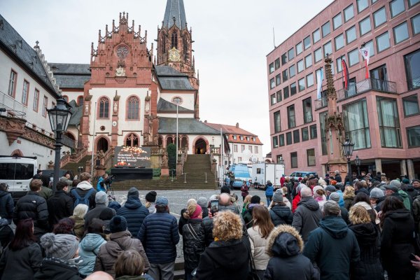Gedenkgottesdienst für die Opfer der Messerattacke. - © Daniel Vogl/dpa
