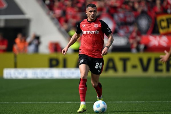 Granit Xhaka hat in Leverkusen noch einen Vertrag bis 2028. - © Federico Gambarini/dpa