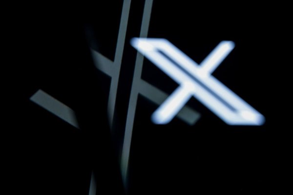 Wird in der EU gegen X geklagt, muss das nach Einschätzung eines Berliner Richters nicht am Unternehmenssitz in Irland erfolgen. - © Jennifer Brückner/dpa