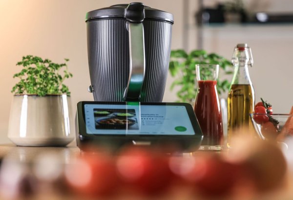 Ein Thermomix bei einer Präsentation - das Küchengerät des Herstellers Vorwerk wird im Direktvertrieb verkauft. - © Oliver Berg/dpa