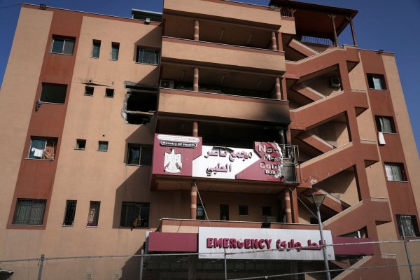 Schäden an Krankenhaus im Gazastreifen. - © Jehad Alshrafi/AP/dpa