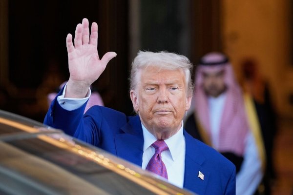 «Viel Glück, Syrien», sagte Trump in Riad. - © Alex Brandon/AP/dpa